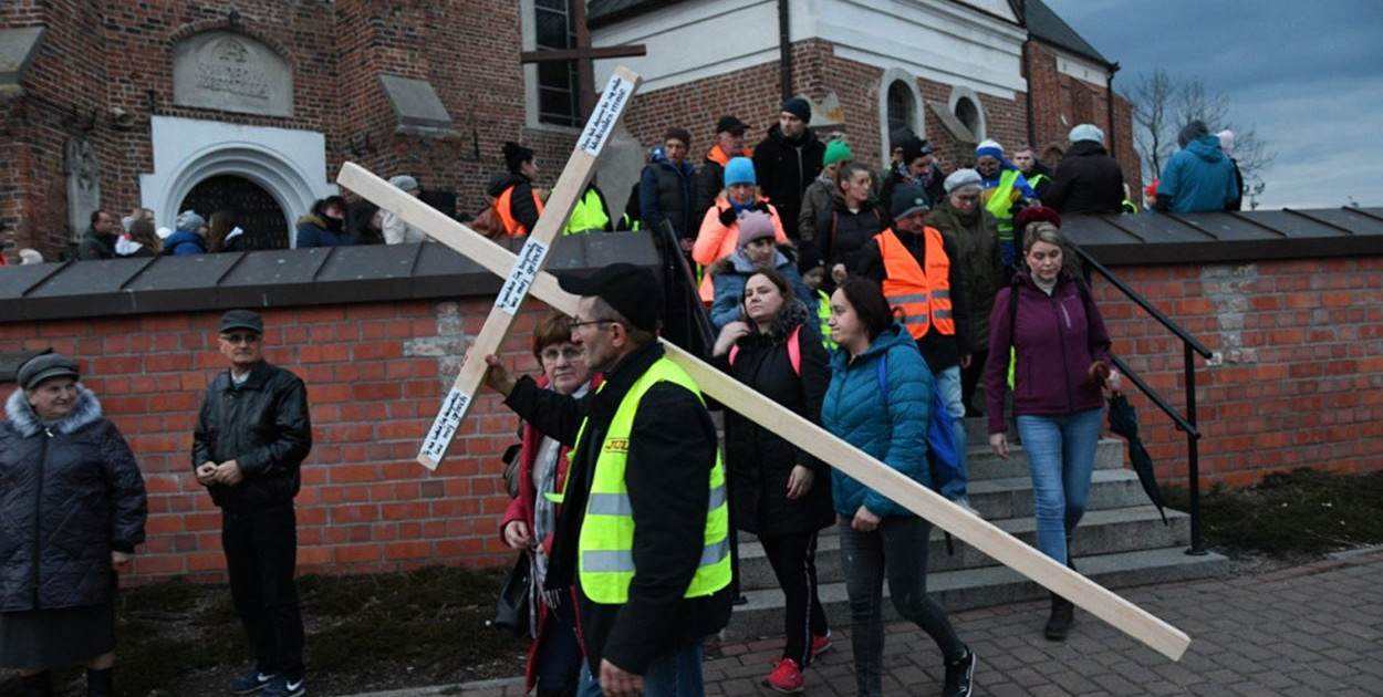 Nocna Droga Krzyżowa w Uniejowie. Ile km będzie do przejścia i jaką trasą?