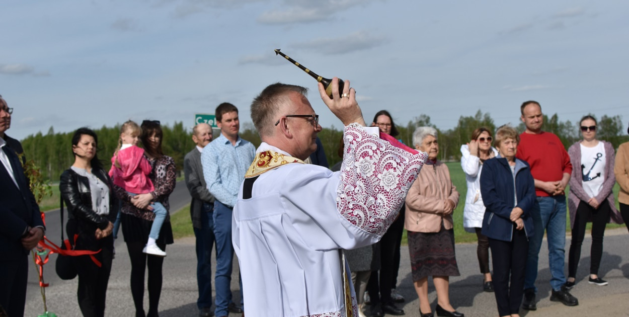 W Czekaju poświęcono odnowiony przez mieszkańców pięćdziesięcioletni krzyż [FOTO]