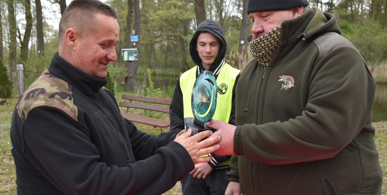 Wędkarze z uniejowskiego koła rozpoczęli turniejowy sezon [ZDJĘCIA]