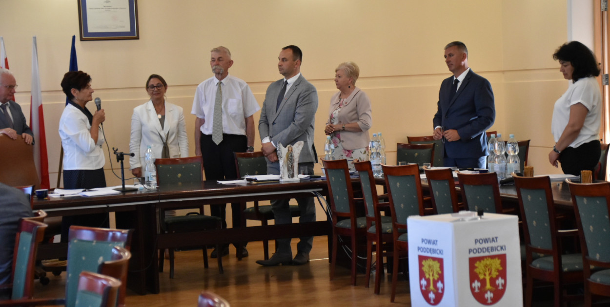 Wybrano starostę i wicestarostę. Kto będzie rządził w powiecie poddębickim? [FOTO]