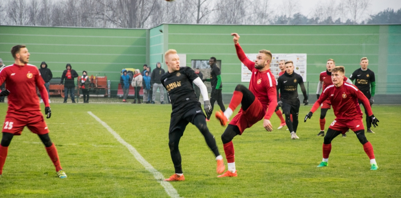 Zawodnicy Widzewa w meczu z Wartą Poznań wygrali 1:0.
