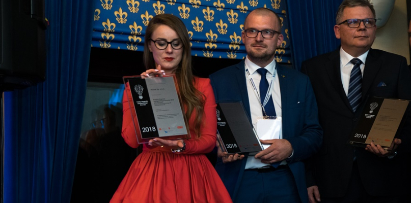 Nagrodę dla firmy K-Flex odebrał Kamil Maszczyk - drugi z prawej.