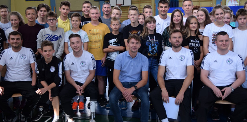 W spotkaniu z młodzieżą wzięli udział piłkarze AMP Futbol Legia Warszawa i Euzebiusz Smolarek.