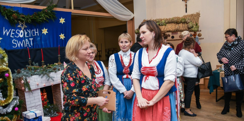 Na zdjęciu członkinie KGW W Wilamowie z szefową wilamowskiego koła - Lilianną Polipowską (z lewej).