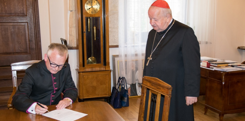 Przekazanie relikwii miało miejsce w Krakowie z rąk kardynała Stanisława Dziwisza. Fot. Michał Kubacki