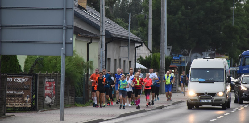 Już po raz siódmy Klub Biegacza Geotermia Uniejów zorganizował dla miłośników biegania pielgrzymkę do Częstochowy.