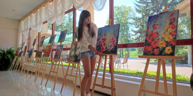 W Uzdrowisku Uniejów Park otwarto właśnie kolejny raz wystawę obrazów Julity Polipowskiej.