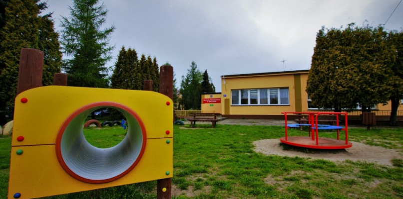 Burmistrz podpisał umowę na budowę przedszkola integracyjnego w Uniejowie. Fot. Uniejow.pl