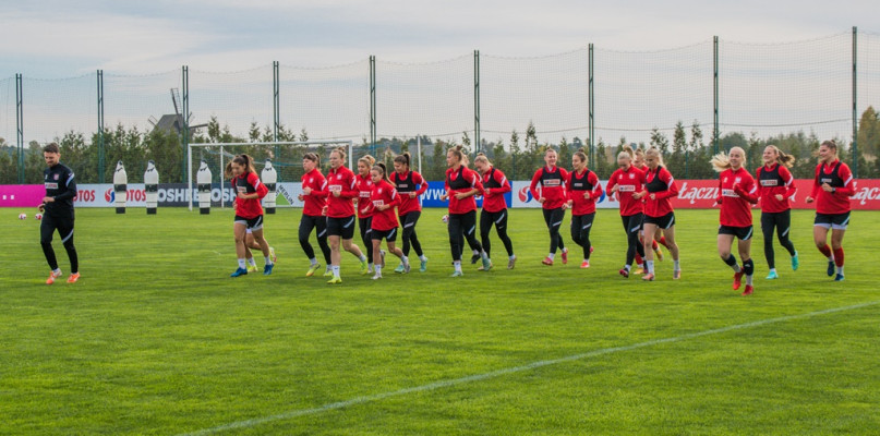 Piłkarki Reprezentacji Polski przyjechały do Uniejowa po raz kolejny. Trenują na boiskach im. W.Smolarka od 18 października 2021 r.