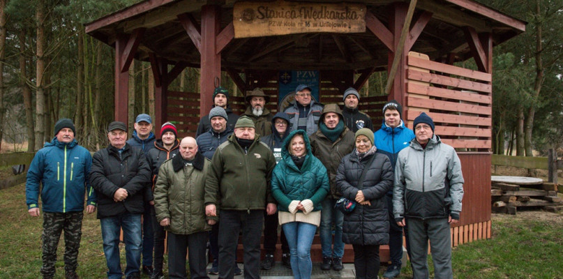 Wędkarze Koła PZW nr 16 w Uniejowie, 19 grudnia 2021 roku spotkali się na stanicy wędkarskiej w Człopach podczas wędkarskiej Wigilii. 