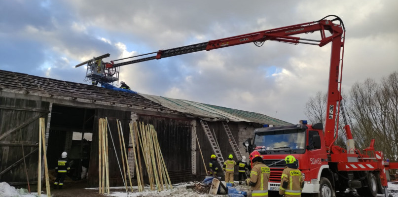 Ponad 60 wyjazdów strażaków. Uszkodzone budynki, złamane drzewa [FOTO]. Fot. z archiwum PSP w Poddębicach