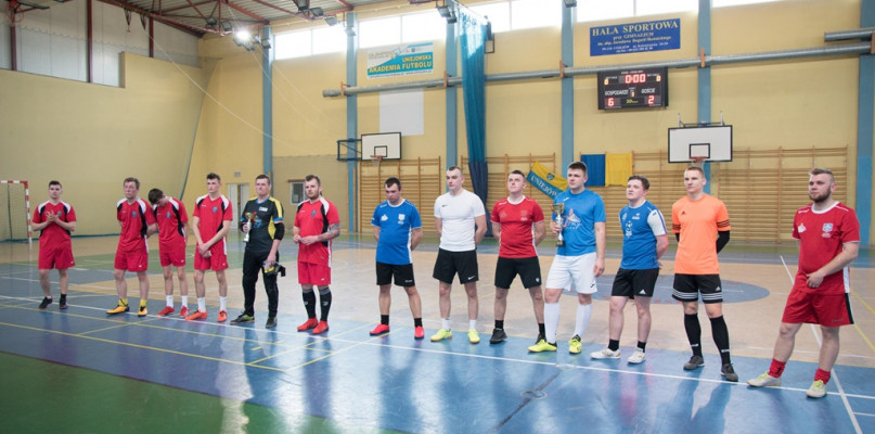 Do pierwszego turnieju głosiły się tylko dwie drużyny, a w rozegranym meczu 6:2 wygrała drużyna FC Brzeziny.