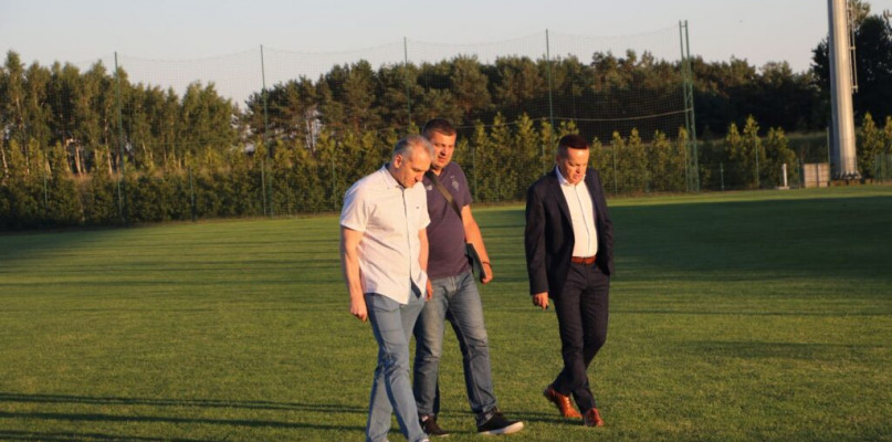 W sobotę Burmistrz Józef Kaczmarek gościł przedstawicieli władz najbardziej utytułowanego ukraińskiego klubu piłkarskiego, Dynamo Kijów. fot. Urząd Miasta w Uniejowie
