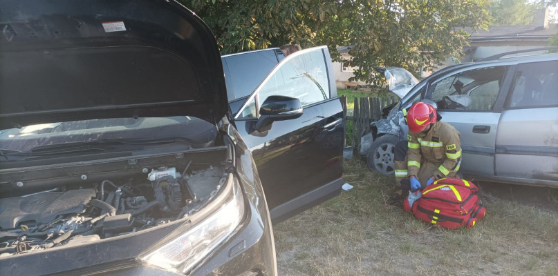 Wypadek dwóch aut w Krępie, gm. Poddębice. Zdjęcie KP PSP w Poddębicach