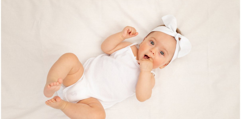 Wyprawka dla noworodka – jakie ubranka warto mieć?
