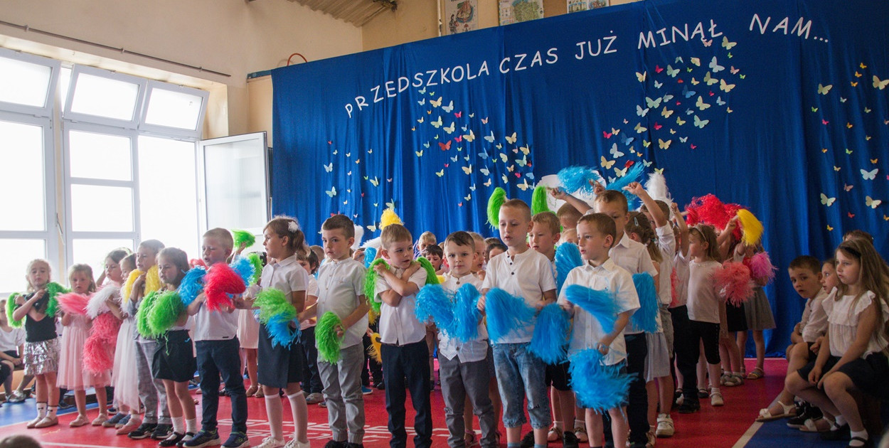 Dzieci z uniejowskiego przedszkola dzisiaj zakończyły uroczyście kolejny rok szkolny. Fot. Michał Kubacki