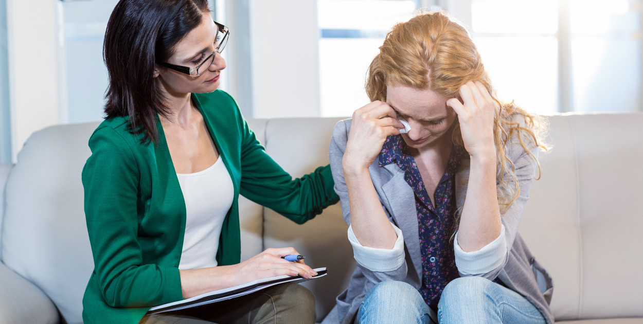 https://stock.adobe.com/pl/images/psychologist-comforting-a-depressed-patient/202982159?prev_url=detail
