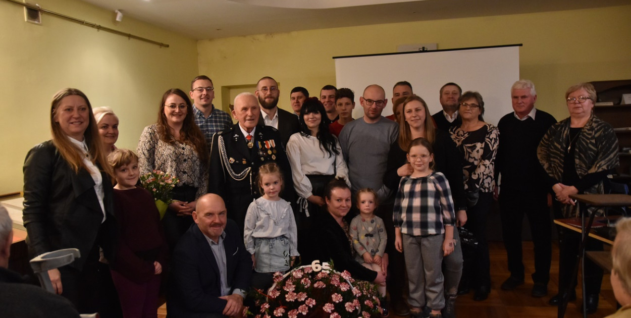 Na zdjęciu z rodziną .