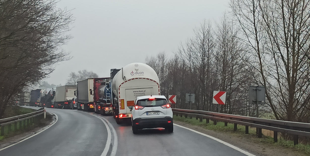 Zakorkowana jest między innymi trasa Zieleń - Uniejów