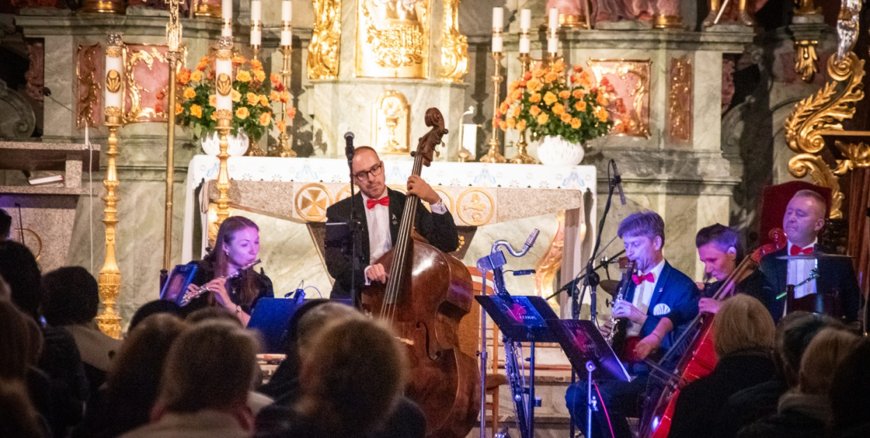 Koncert muzyki filmowej w wykonaniu zespołu Alla Vienna odbył się w sobotę 19 października 2024 r. w uniejowskiej kole