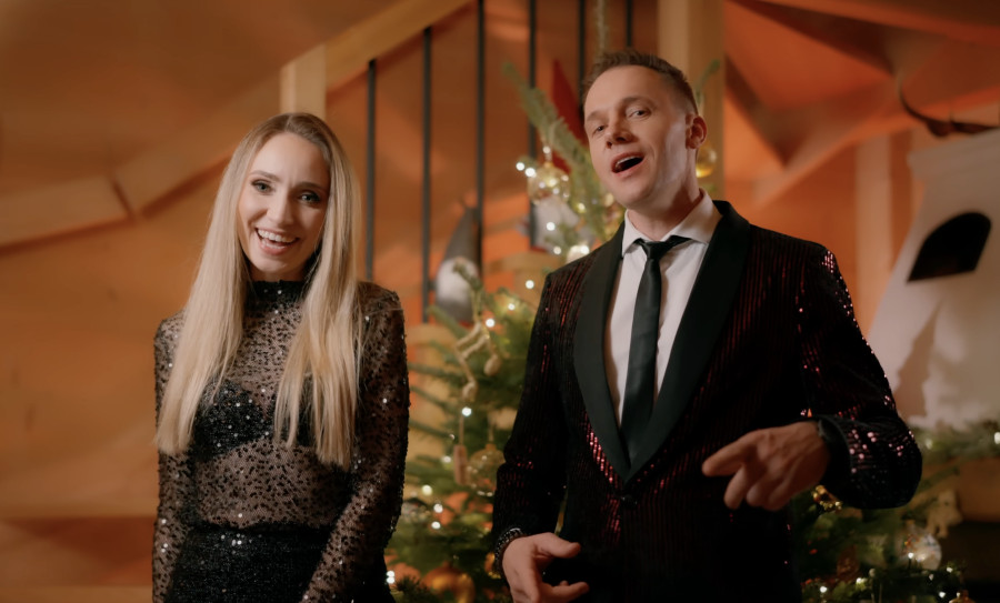 Kadr z teledysku Lider Dance.