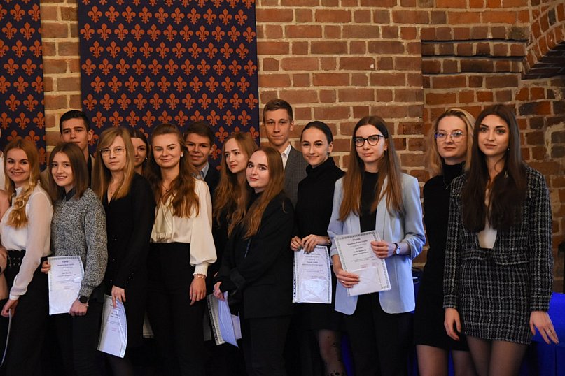 Wręczono stypendia burmistrza Uniejowa