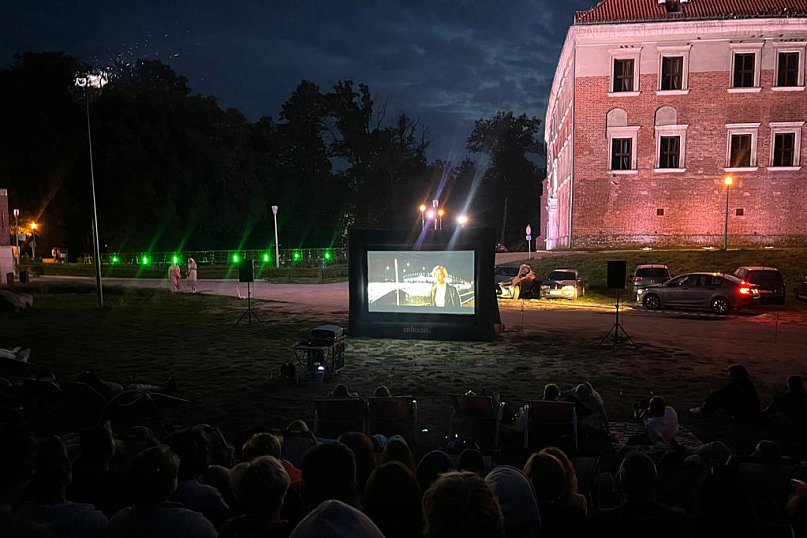 Tak wyglądało letnie kino plenerowe w Uniejowie