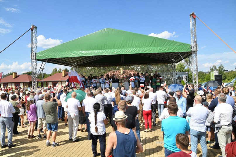 Prezes PiS Jarosław Kaczyński na pikniku wojskowym w Uniejowie