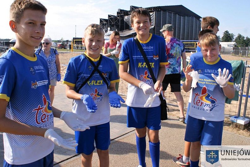 Tak sprzątali po koncercie w Uniejowie