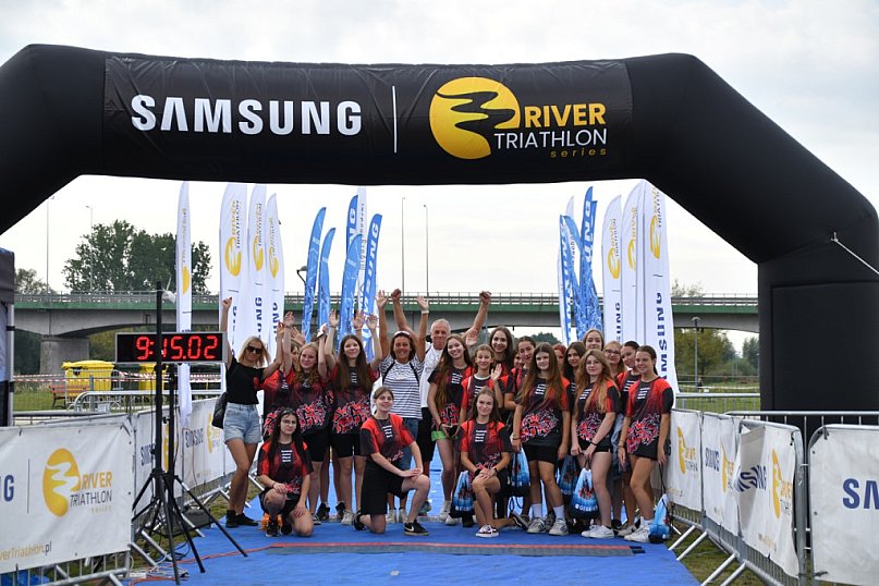 Samsung River Triathlon 2023 cz.1 start, pływanie, rower