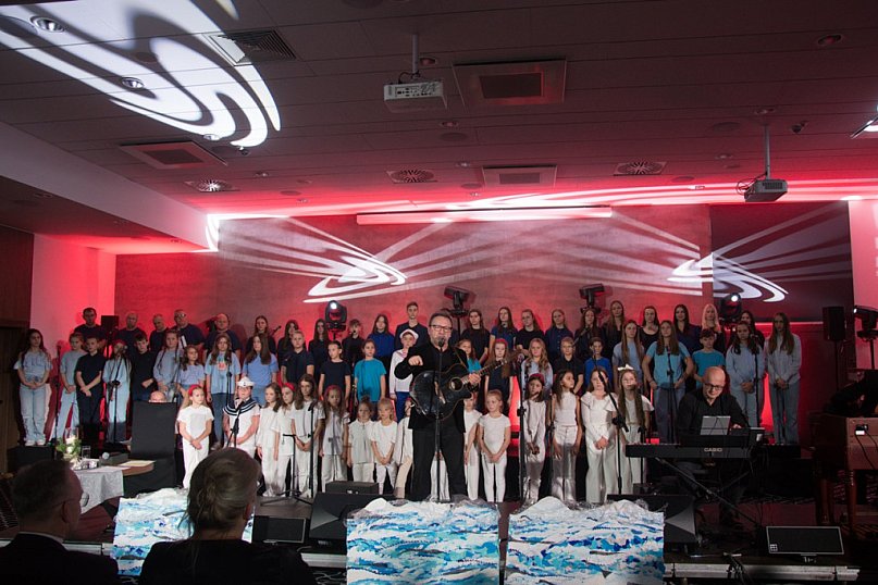 Parostatkiem po Warcie, czyli Zbigniew Zamachowski i Justyna Majkowska w Uniejowie