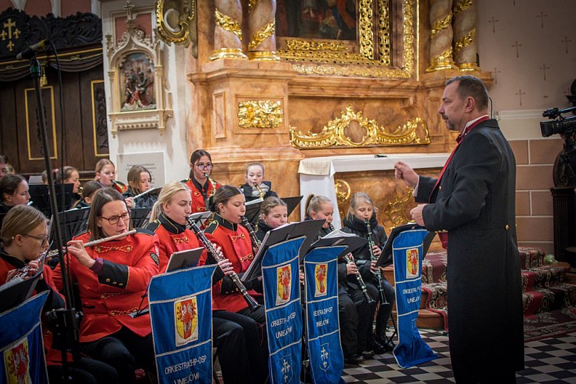 Koncert Orkiestry z Uniejowa w kościele
