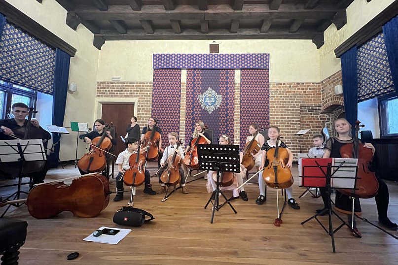 Dzieci Suzuki zagrały w uniejowskim zamku