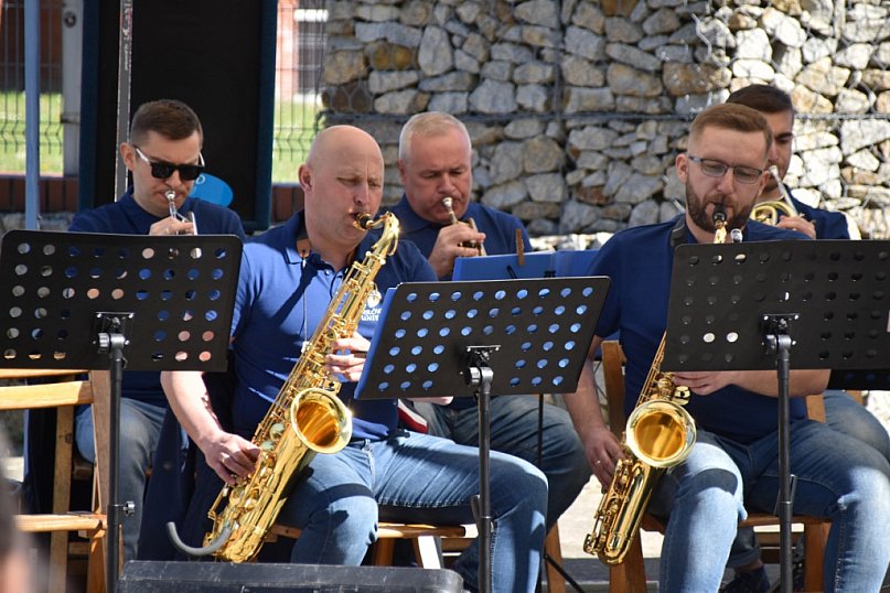 Band Uniejów na niedzielnym koncercie przy Termach