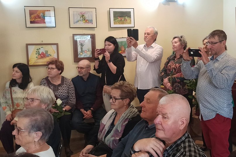 słuchacze uniejowskiego UTW otworzyli wystawę