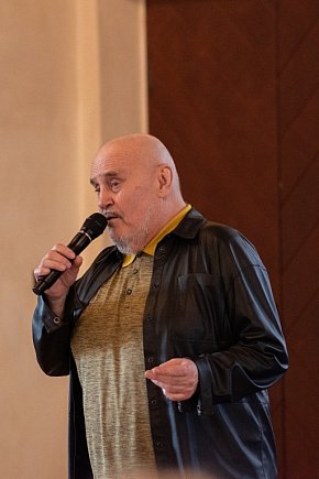 Trubadur wystąpił na zakończeniu roku akademickiego uniejowskiego UTW-2271