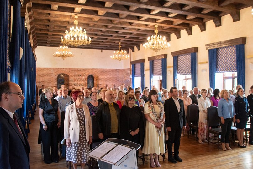 Trubadur wystąpił na zakończeniu roku akademickiego uniejowskiego UTW