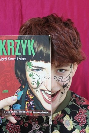 „Sleeveface, czyli ubierz się w książkę”.-2312