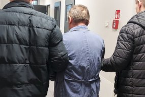 Policjanci z Poddębic zatrzymali mężczyznę, który zabił swoją matkę-7086