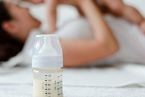 Groźna bakteria w mleku dla niemowląt. Nie podawaj dzieciom!-11379