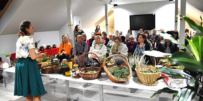 ,,Pani od ziół" opowiadała w Uniejowie, jak stosować dary natury [ZDJĘCIA]