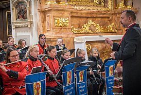 Uniejowska orkiestra z zespołem wokalnym zagrają koncerty w Uniejowie i Turku-14228