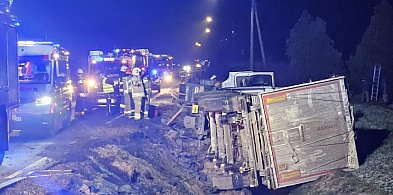 Wypadek w Stanisławowie: Ciężarówka przewróciła się do rowu-14407