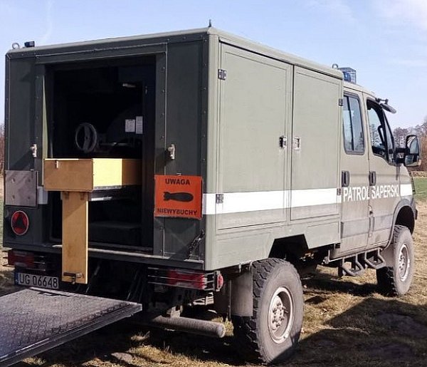 Niewybuchy z czasów wojny znaleziono pod Uniejowem [FOTO]-14917