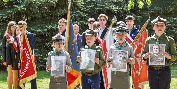 W Wilamowie odbyły się uroczystości związane z upamiętnienim ofiar zbrodni katyńskiej FOTO