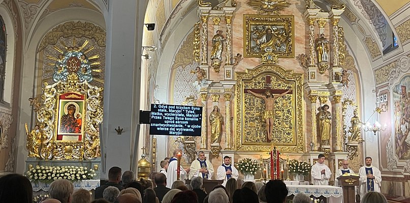 Spycimierz. Uroczyste odsłonięcie kopii Cudownego Obrazu Matki Bożej Jasnogórskiej - 15558