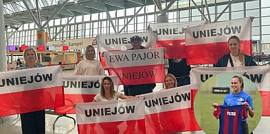 Dzisiaj Ewa Pajor zagra w finale Ligi Mistrzyń. Kibice z Uniejowa już na miejscu-15686