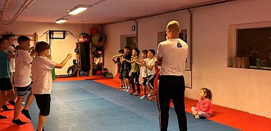 Boxing Club Uniejów zorganizował Dzień Dziecka-15859