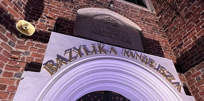 Uniejowska kolegiata została bazyliką mniejszą. We wtorek uroczysta msza - 15856