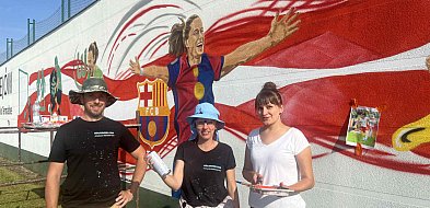 W Uniejowie powstaje mural z wybitnymi sportowcami. Już prawie gotowy-15940